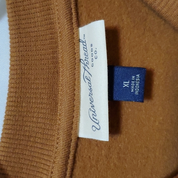 Universal Thread Sweatshirt - Picture 2 of 4